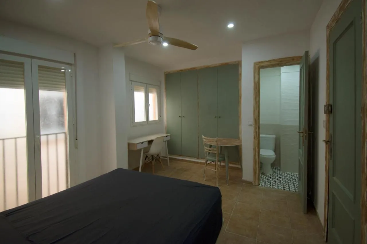 Habitacion Con Bano Privado En Casa De 3 Habitaciones En El Barrio Mas Historico Granada